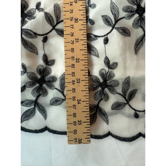 DRAPER JAMES Puff Sleeve Floral Embroidered Mini White Black Scalloped Hem Sz M - Picture 11 of 16